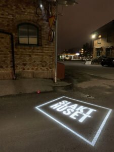 Europaljus - En bild av en gatuskylt med ordet stärkhus skrivet på