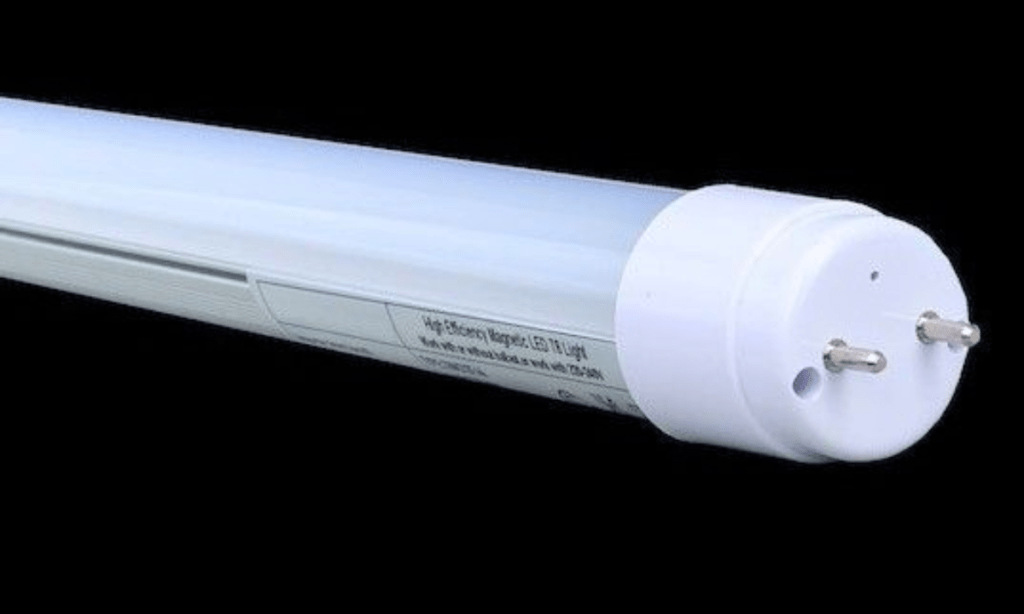 Europaljus - Ett vitt LED-rör på svart bakgrund.